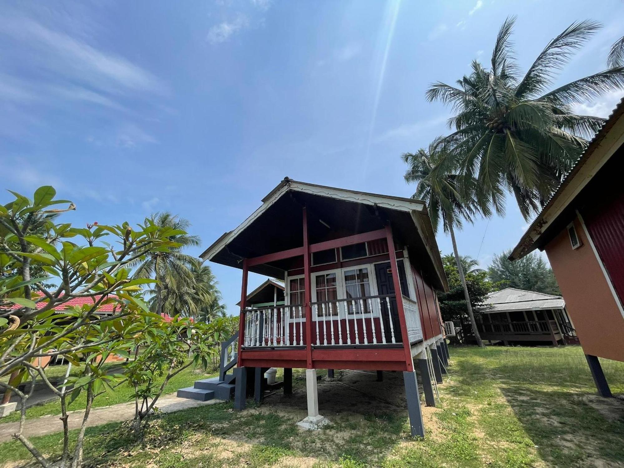 Pcb Beach Resort Kota Bharu Esterno foto