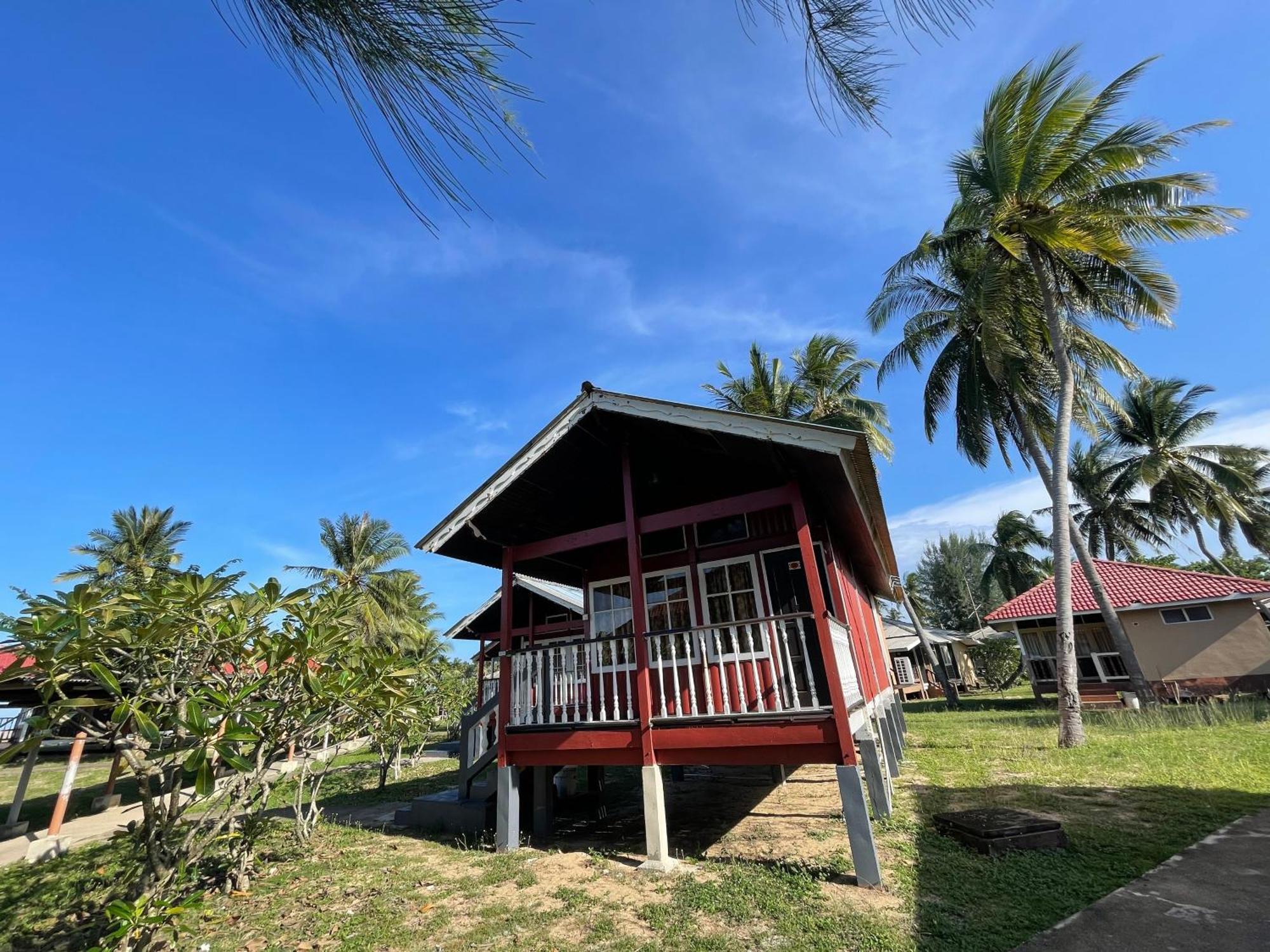 Pcb Beach Resort Kota Bharu Esterno foto